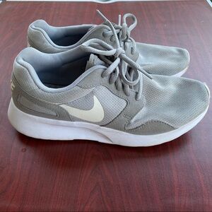 NIKE 654845-010 Womens Size  8 Kaishi Wolf Grey White Running Shoes Sneakers